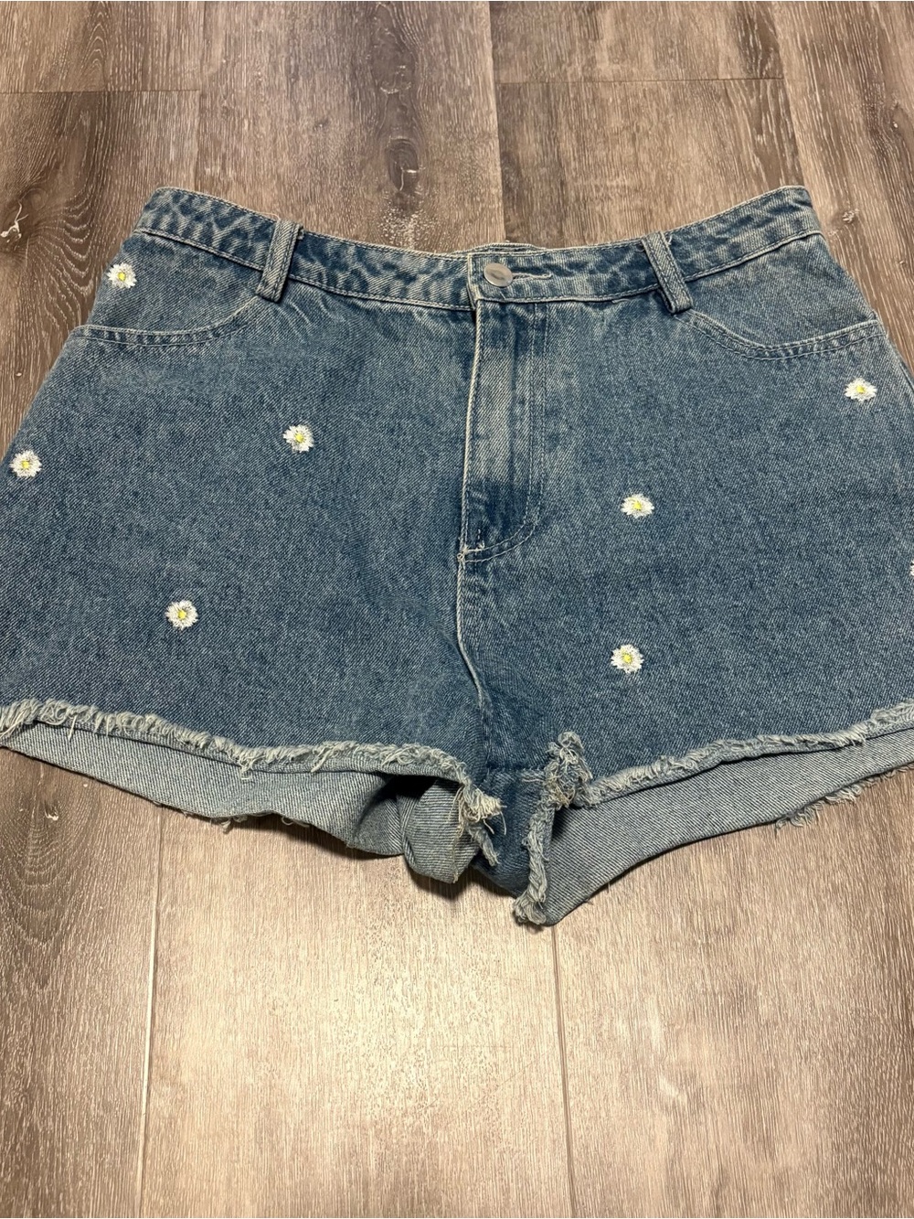 Altar’d State High-Rise Daisy Embroidered Denim Shorts -Large